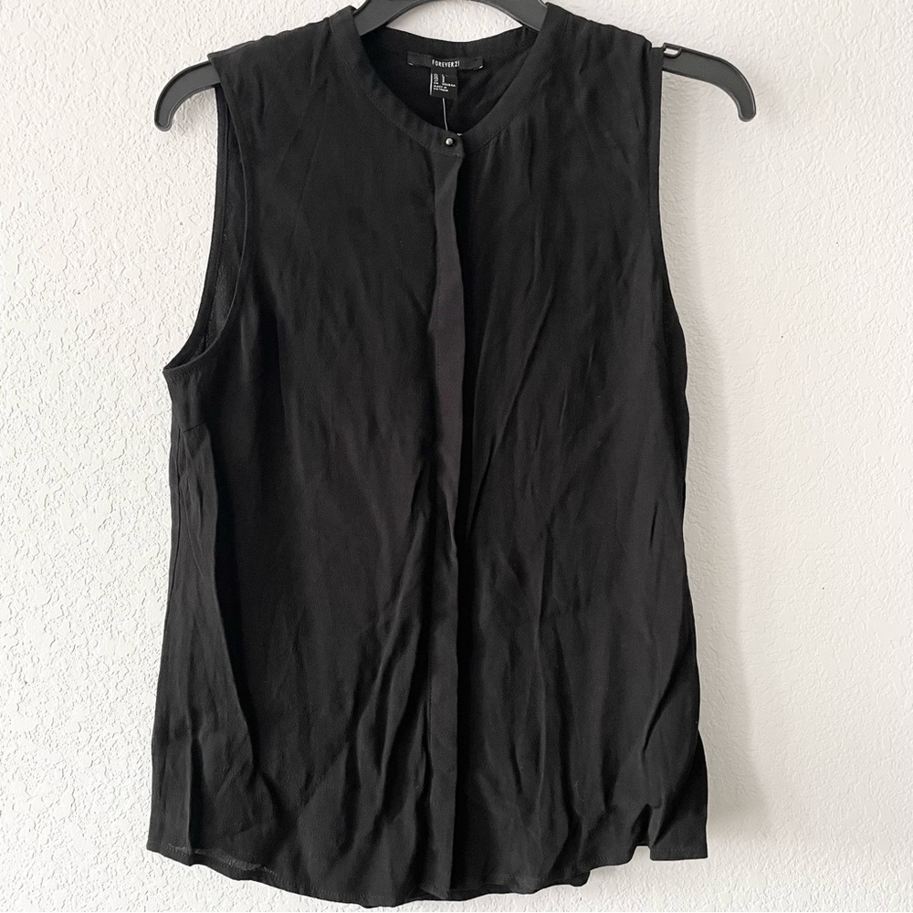 NWT Forever 21 Black Woven Sleeveless Button Top Women's Size Small